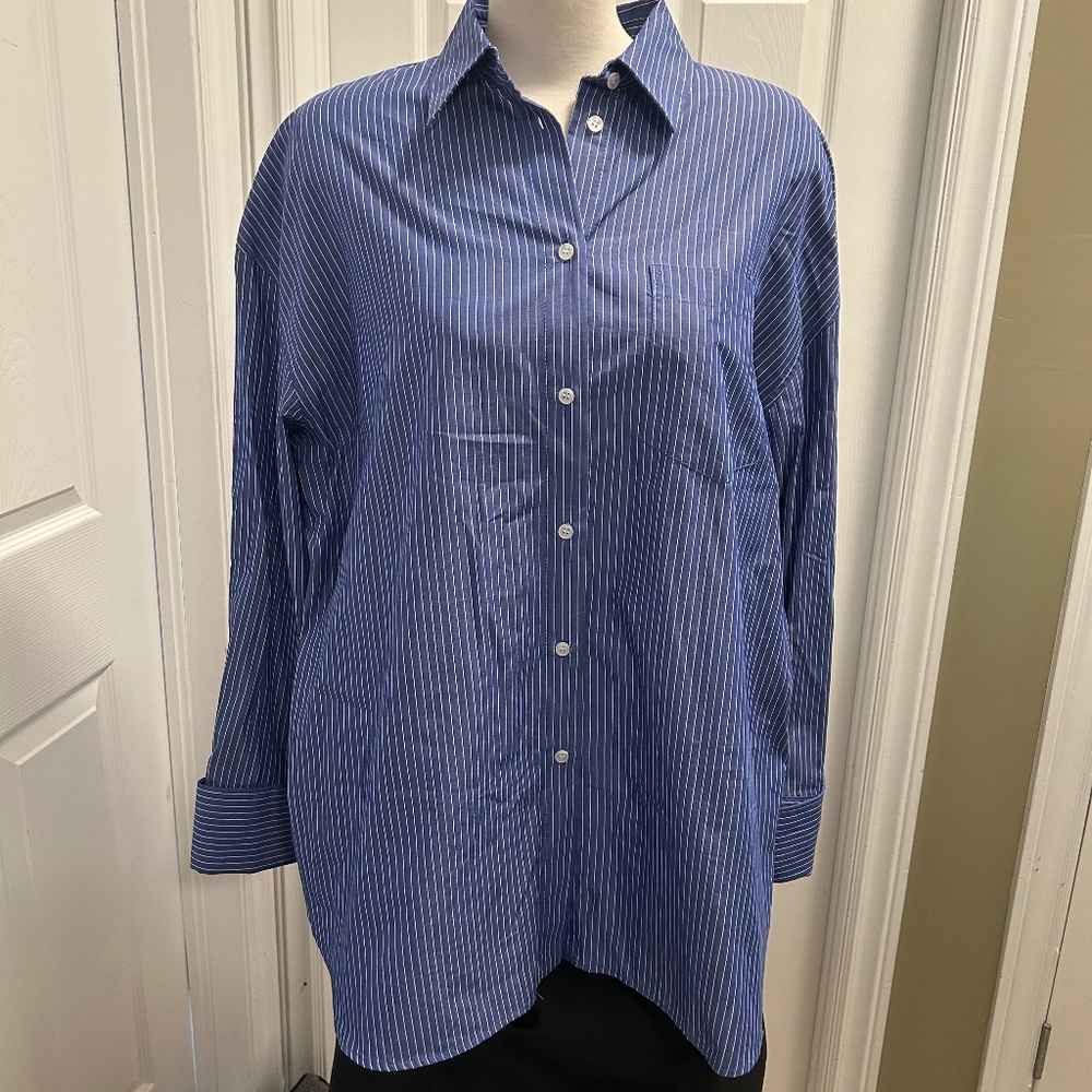 Womens, Zara, button up shirt size Large.